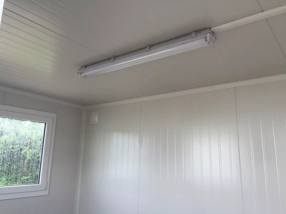 Contenedor de oficina 3,50 x 2,20 m – módulo prefabricado compacto para obra y uso profesional