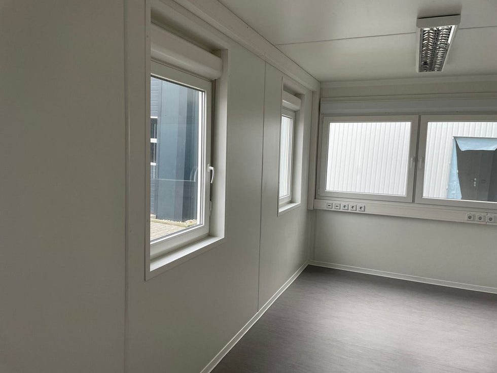 Contenedor de oficina 6,75×2,42 m – módulo prefabricado profesional de 16 m² con aislamiento reforzado