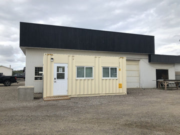 Contenedor marítimo de 20 pies modificado como oficina – espacio modular industrial listo para uso