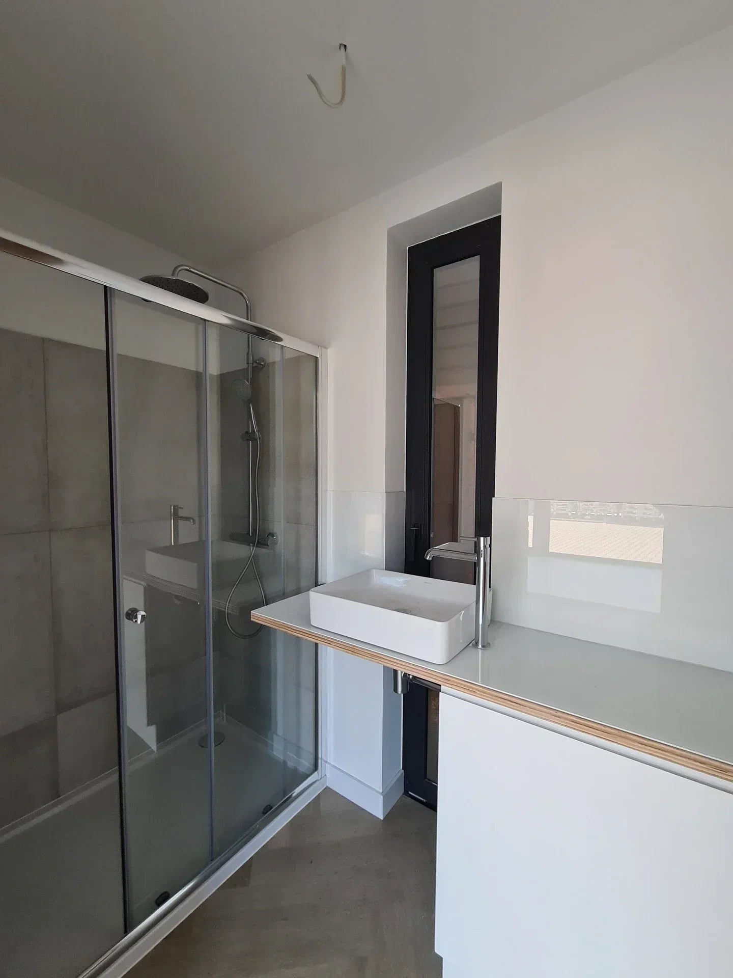 Flexicube L15 XL – módulo prefabricado habitable compacto con salón, cocina y baño integrado