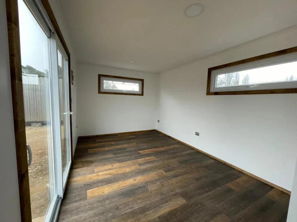 Módulo prefabricado Atenas 18 m² – espacio habitable compacto con dormitorio, baño y cocina integrada