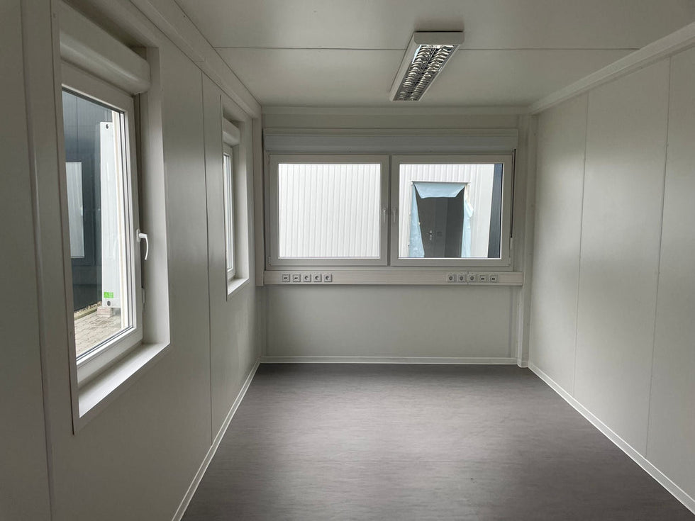 Contenedor de oficina 6,75×2,42 m – módulo prefabricado profesional de 16 m²